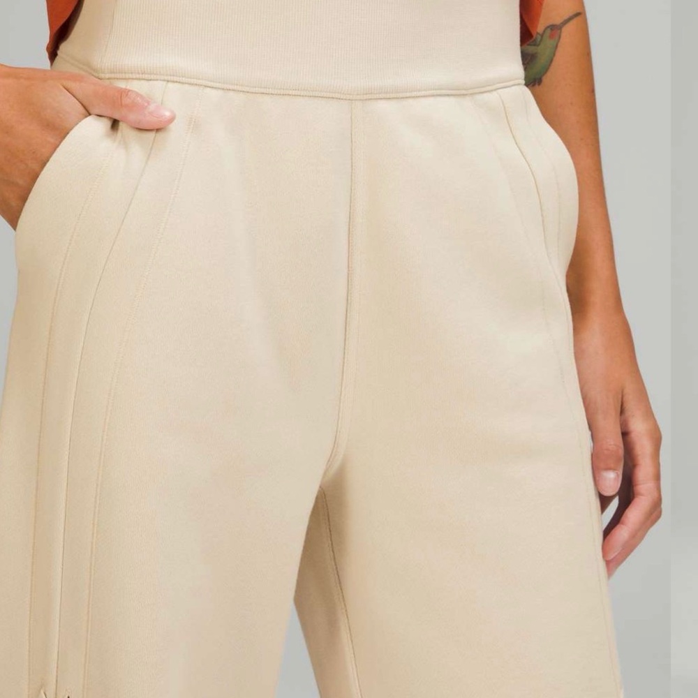 Lululemon - Picture 3 of 9